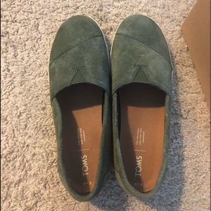 Toms Avalon slip ons
